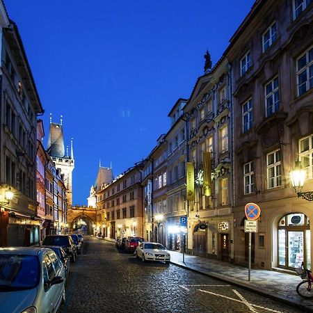 Residence U Cerneho Orla Prága Kültér fotó