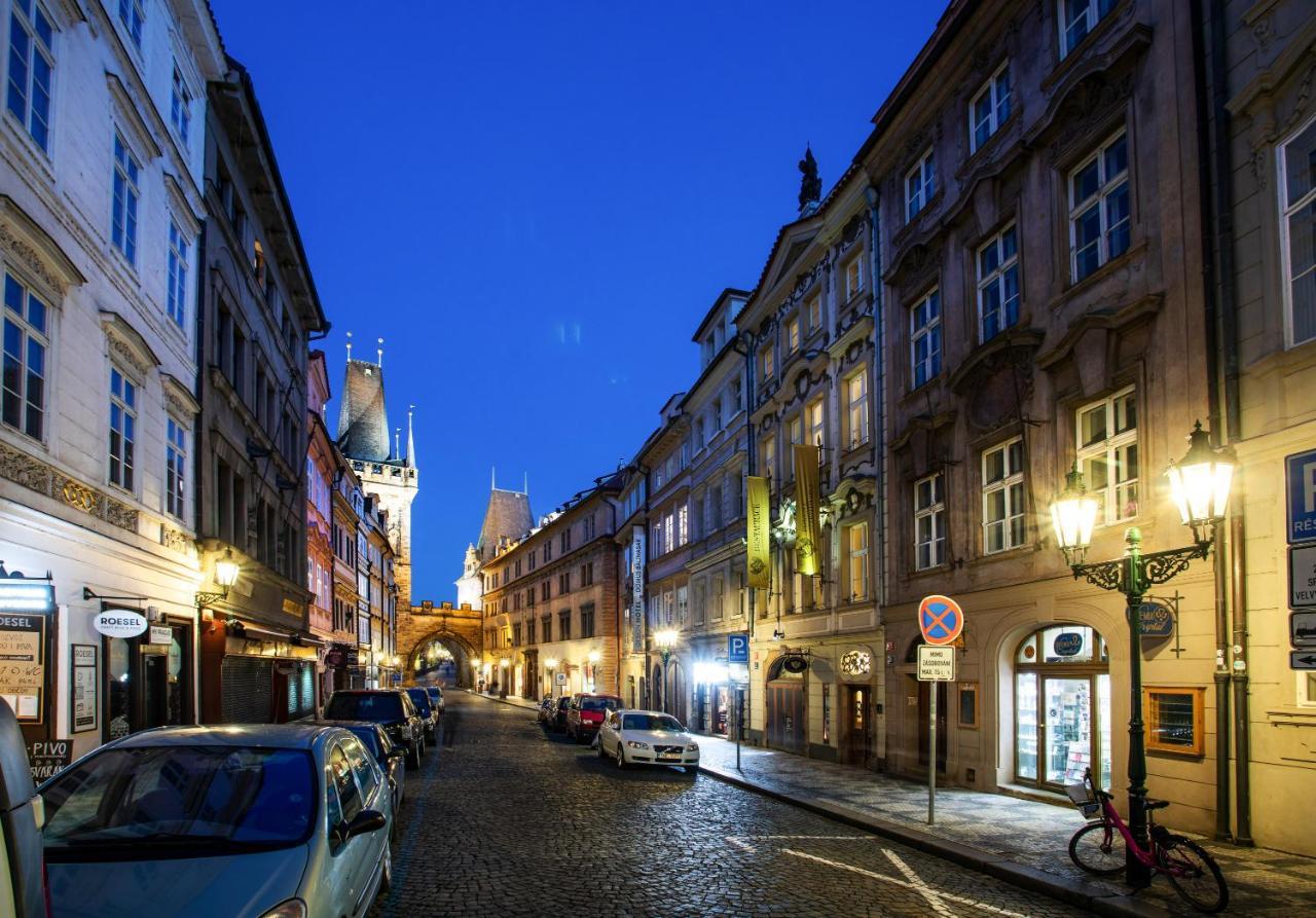 Residence U Cerneho Orla Prága Kültér fotó